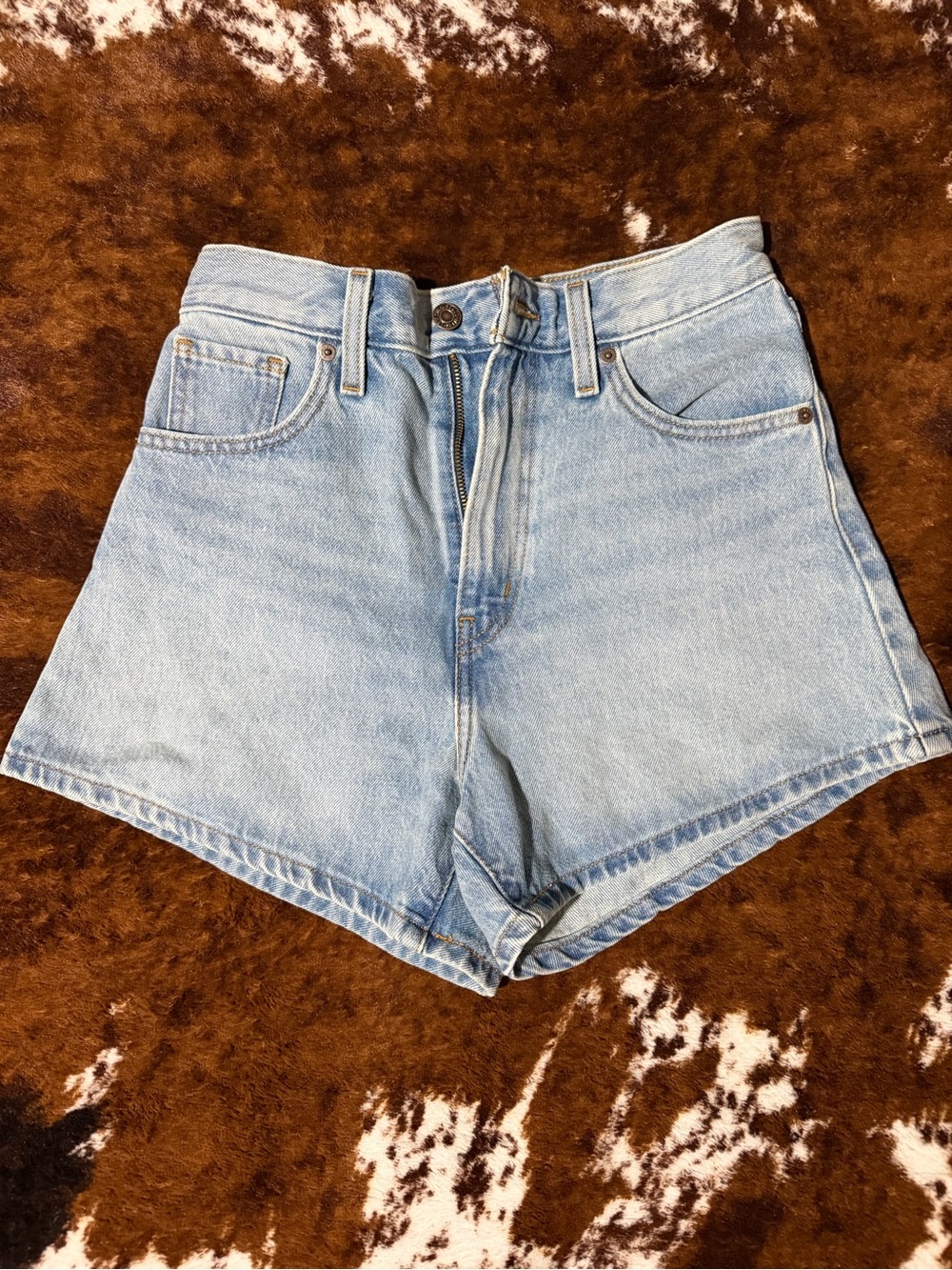 Levi shorts size 26